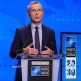 NATOs generalsekretær Jens Stoltenberg under lanseringen av refleksjonsrapporten 