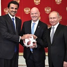 Emir av Qatar, Tamim ibn Hamad Al Thani, FIFA-president Gianni Infantino, og Russlands president Vladimir Putin under en seremoni.