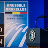 FORRIGE TOPPMØTE: President Donald Trump åpnet fjorårets NATO-toppmøte i Brussel med å gå til frontalangrep på Tyskland. Da ville han ha svar fra generalsekretær Jens Stoltenberg om tyskernes kjøp av russisk gass